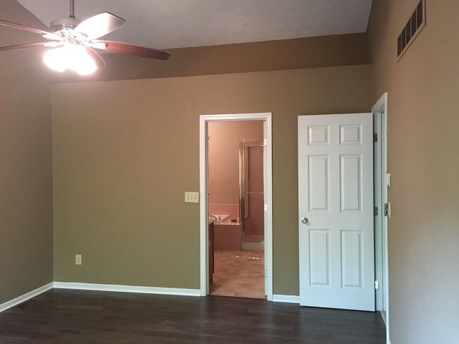 master bedroom - 1343 Sprucewood Ct