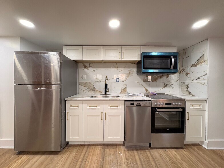 Building Photo - 5834 Phillips Ave