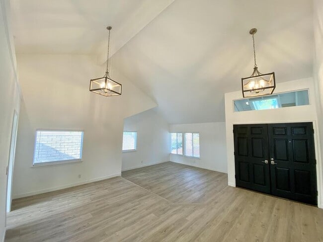Building Photo - 1847 Lotus Ct