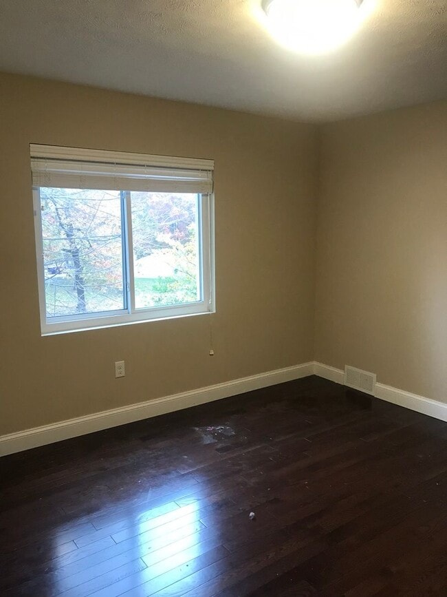 Building Photo - Absolutely Stunning Single Family in Bloomfield!