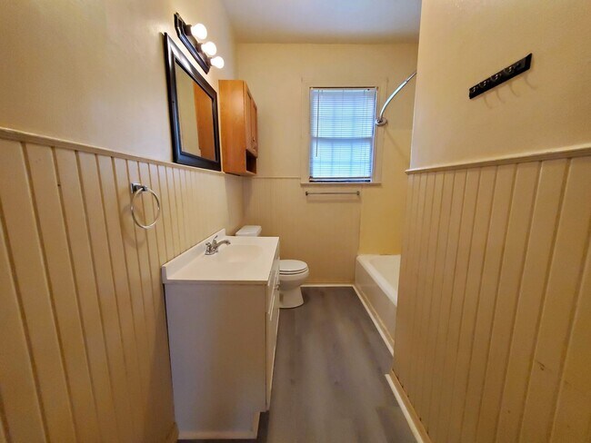Building Photo - 2021 Wignall Ave