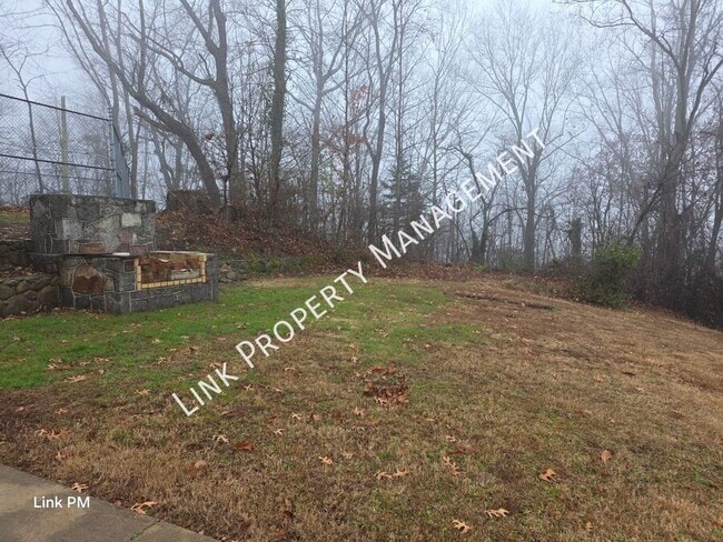 Building Photo - 3731 Knollwood Dr