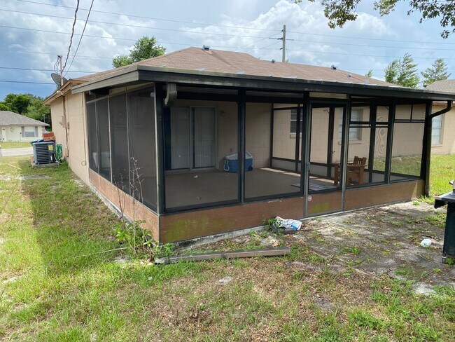 Building Photo - 3/2/2 Deltona available January 5, 2026