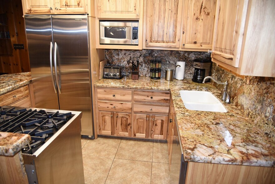 Building Photo - 2586 Deer Ln