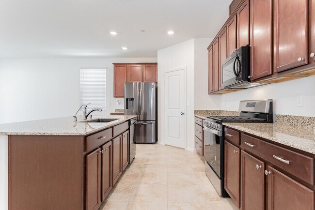 Building Photo - Fairly New Gorgeous SMART House!