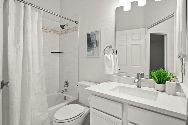 Building Photo - 5010 N Fresco Dr