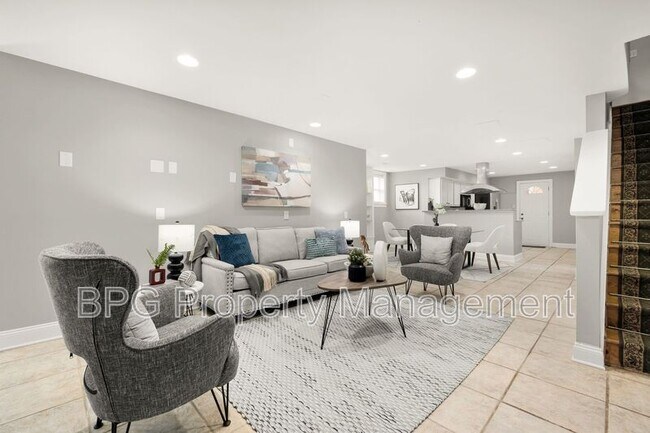 Building Photo - 1819 1st St NW