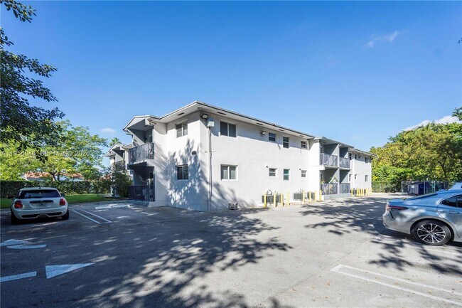 Building Photo - 465 NE 59th St