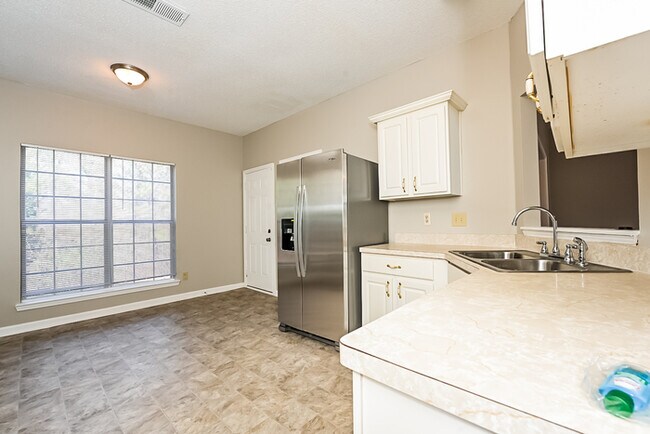 Building Photo - Fantastic 4bd/2.5ba home! Let yourself in!