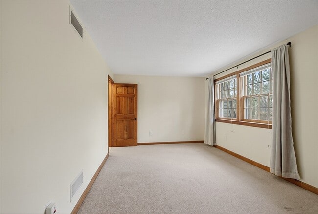 Building Photo - A 11 Scotty Hollow Dr