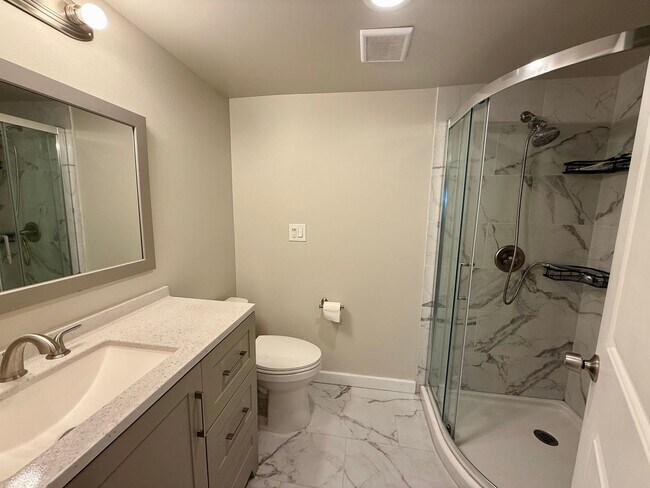 Building Photo - North Queen Anne Home