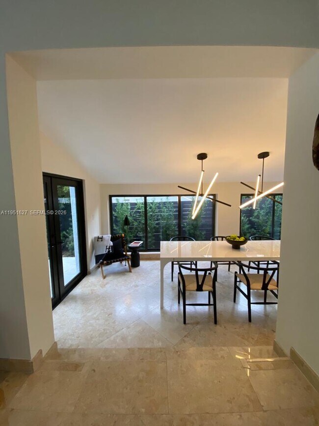 Building Photo - 1443 W 21st St