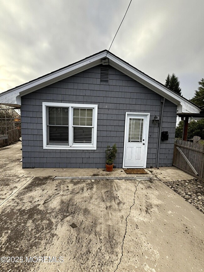 Primary Photo - 9 Main St