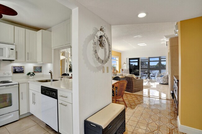 Building Photo - 1481 S Ocean Blvd