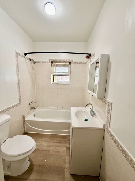 Building Photo - 2213 N 33rd St