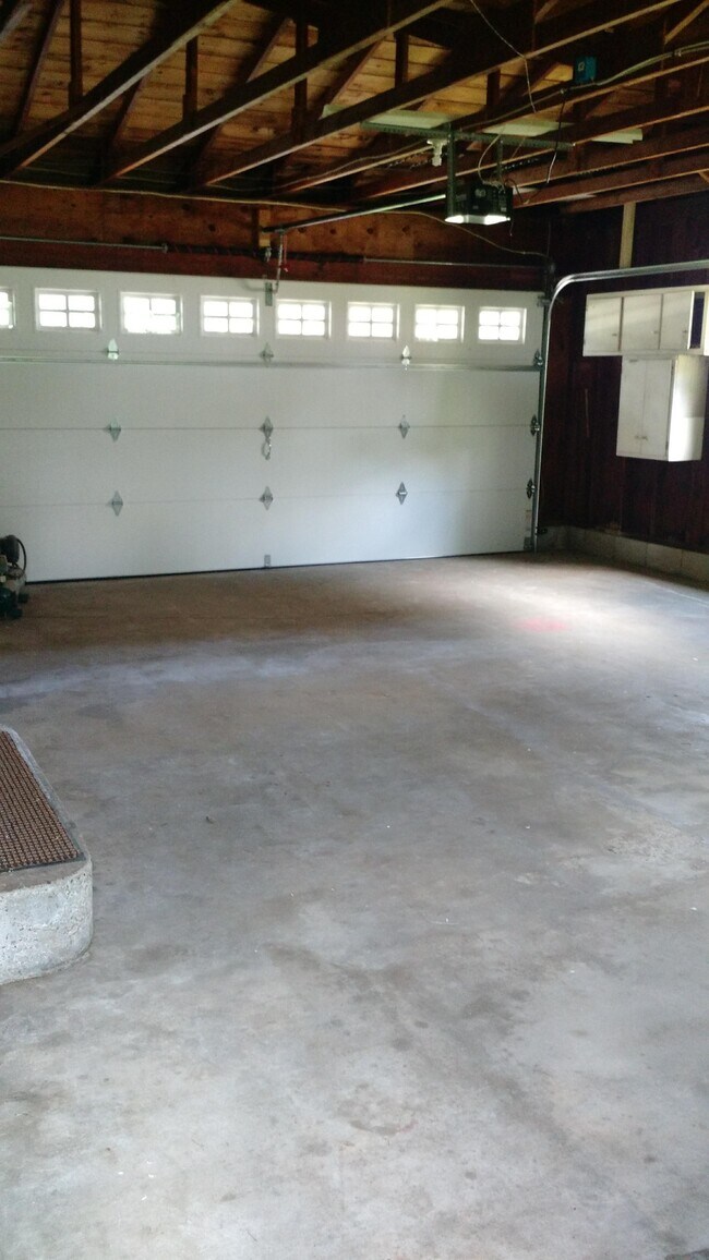 Building Photo - N2724 Duvenick Ln