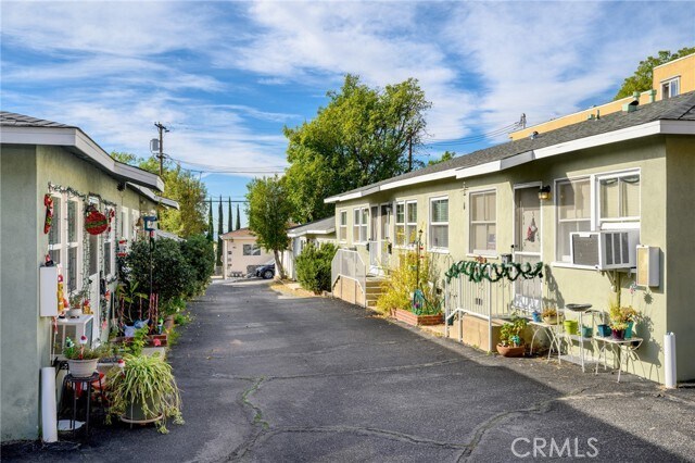 Building Photo - 10230 Silverton Ave