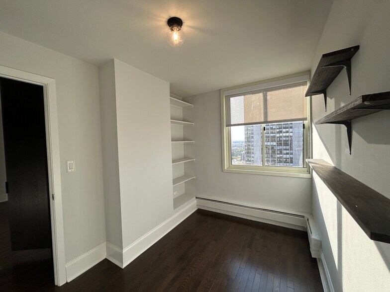 Building Photo - 1350 N Dearborn St