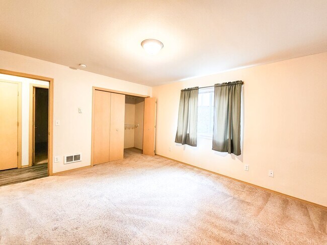 Building Photo - Quiet Granite Falls Rambler