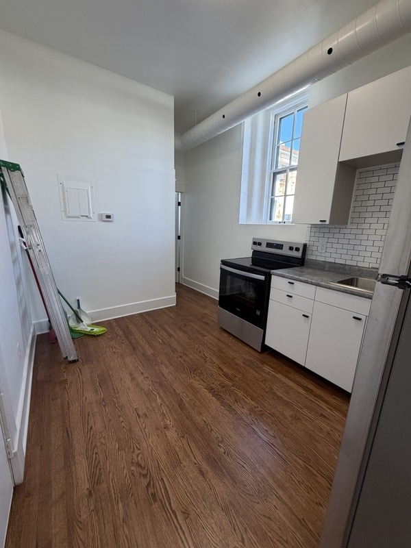 Building Photo - 816 Massachusetts St