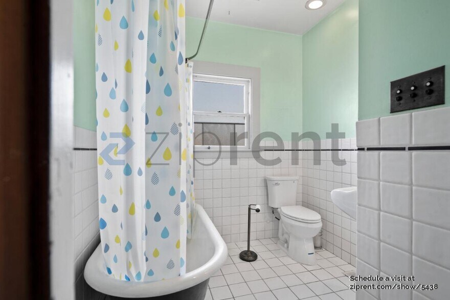Building Photo - Unit