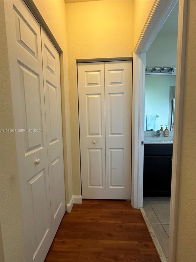 Building Photo - 133 SE 28th Ter