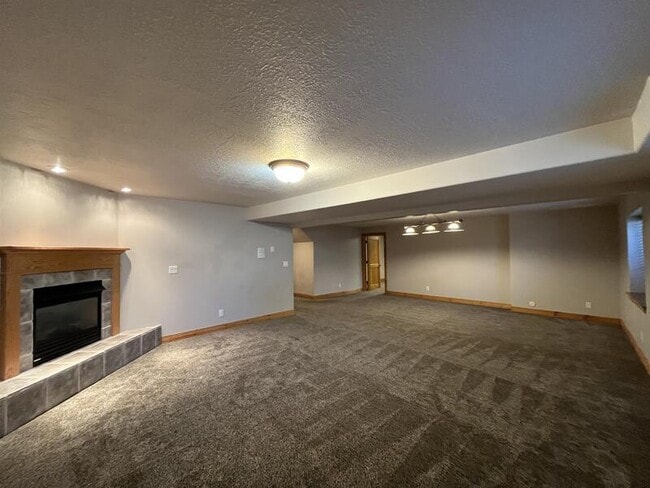 Building Photo - 6363 Murray Bluffs Dr
