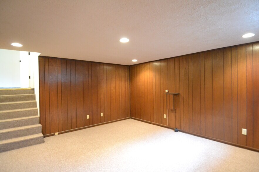 Building Photo - 713 Erin Pl