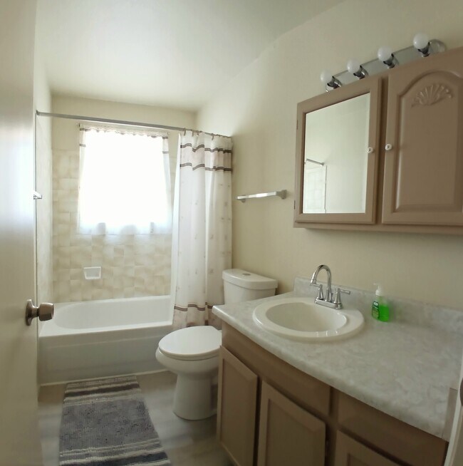 Building Photo - 3515 E Cortez St