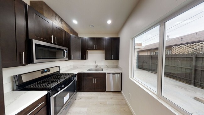 Building Photo - 4BD/2BA on Mary Lane!
