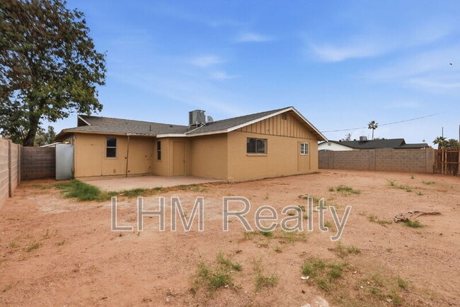 Building Photo - 5321 W Lewis Ave