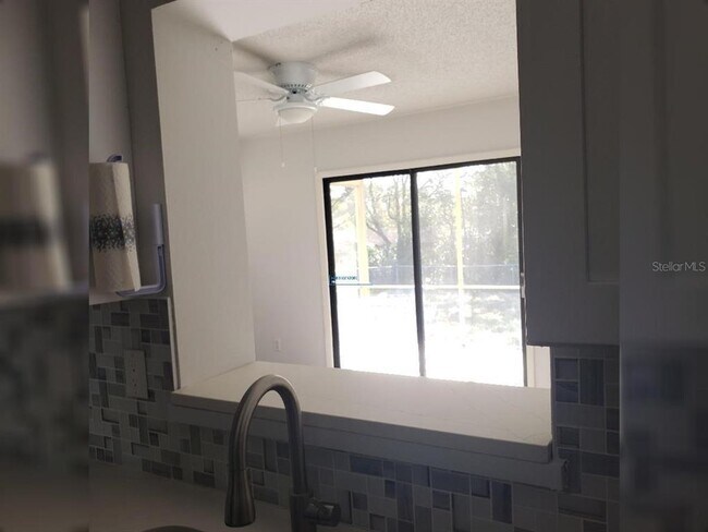 Building Photo - 4486 Yorkshire Ave