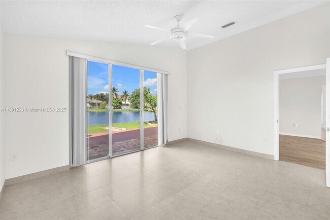 Building Photo - 16411 Sapphire Bend