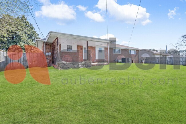 Building Photo - 4430 Lilac Ln