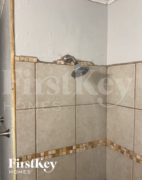 Building Photo - 8000 E 87th St