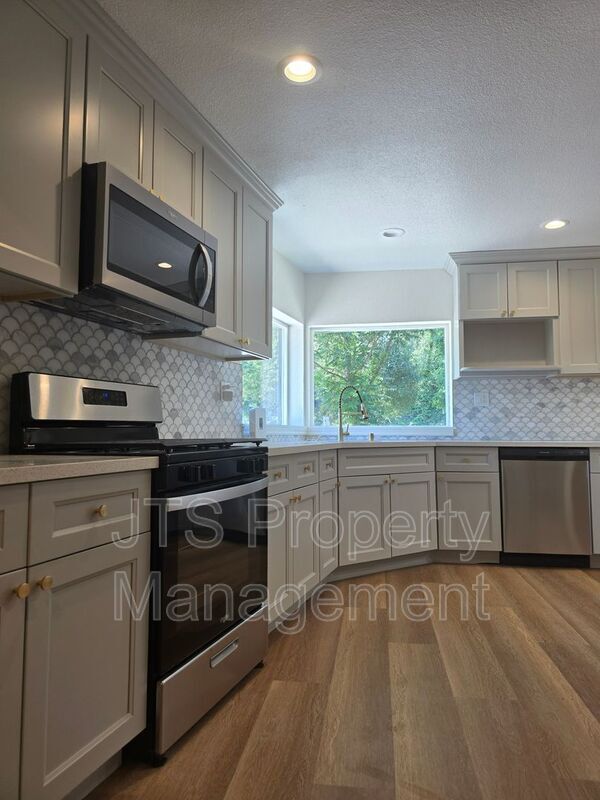 Building Photo - 9421 Fair Oaks Blvd