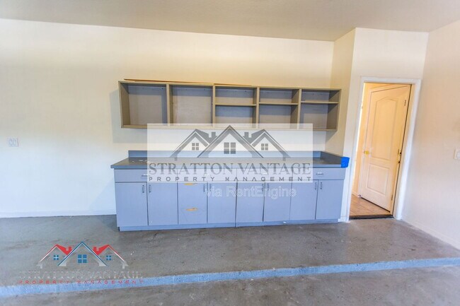 Building Photo - 960 E Constitution Dr