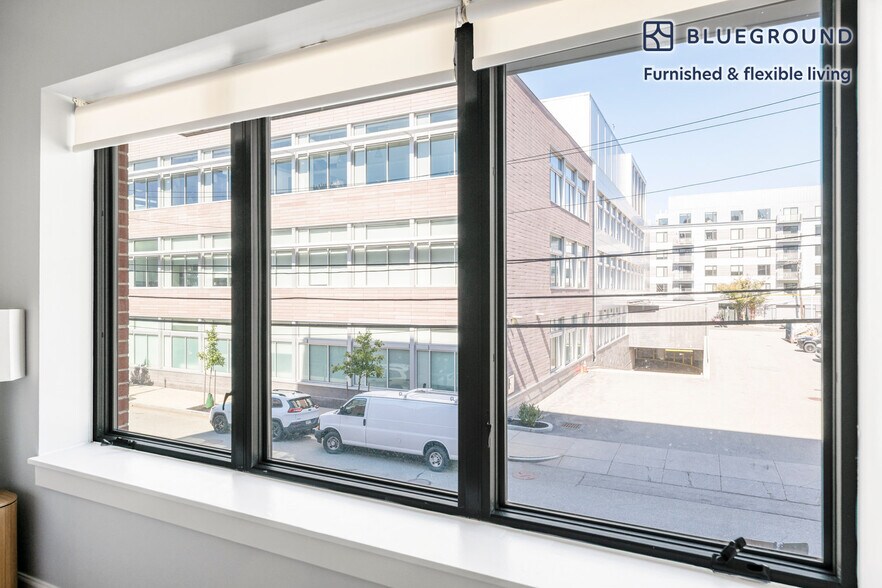 Building Photo - 33 Rogers St