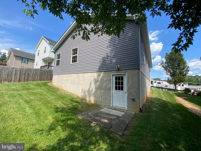 Building Photo - 321 Stickley St
