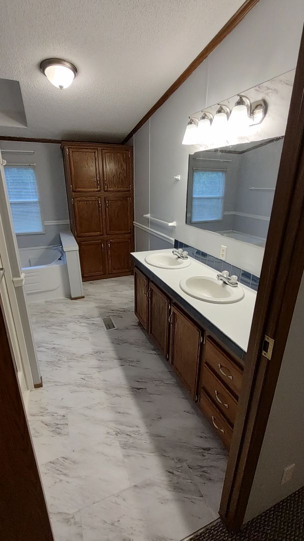 Building Photo - Maryville 37803 - 3 bedroom, 2 bath home. -  Contact Troy Adams (865) 233-6949