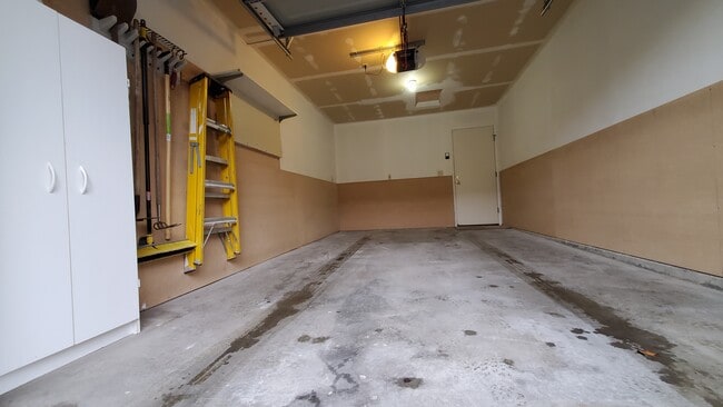 Building Photo - 209 E 18th Ave