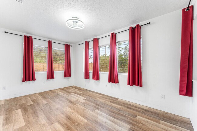 Building Photo - 4780 NE 8th Terrace