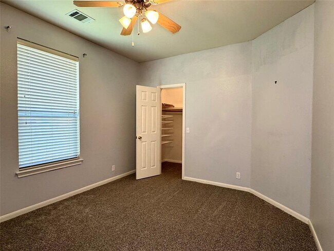 Building Photo - 1104 Vanderbilt Cir