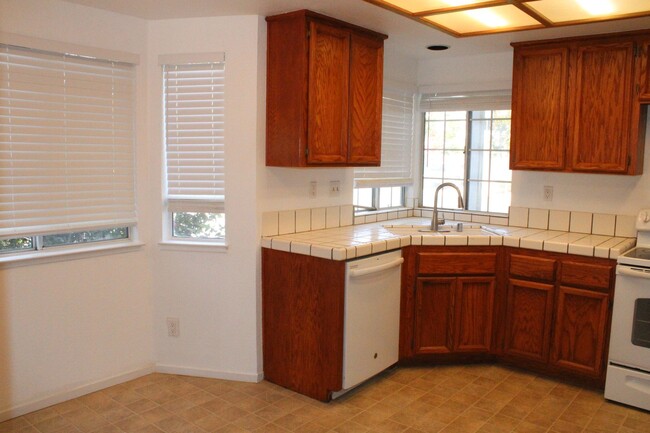 Building Photo - Updated 4 Bedroom, 2 1/2 Bathroom Townhome...