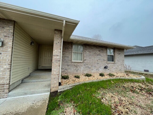 Building Photo - This All Brick home is Located in Orchard Crest West!