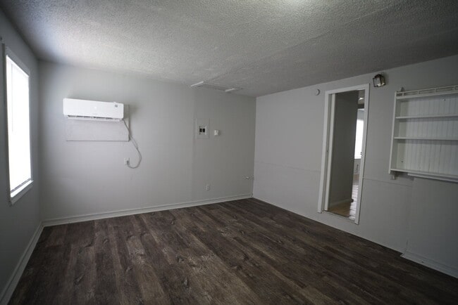 Building Photo - 1005 Ladiga St SE