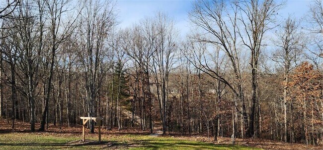 Building Photo - 33 Sandridge Dr