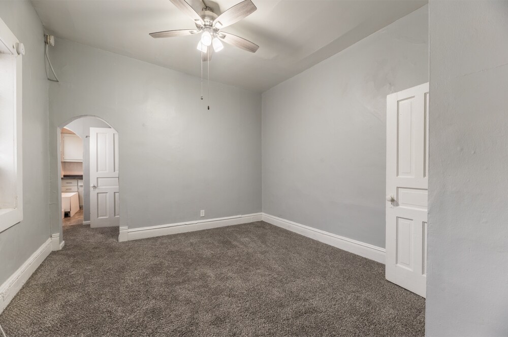 Building Photo - 138 N 38th Ave