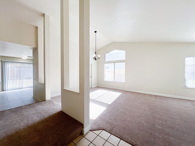 Building Photo - Newly Renovated 4 Bed, 3 Bath Home