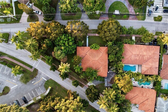 Building Photo - 1100 N Shore Dr